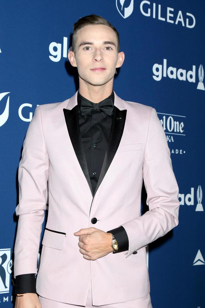 los angeles 12. april, adam rippon bei glaad media awards los angeles im beverly hilton hotel am 12. april 2018 in beverly hills, ca foto
