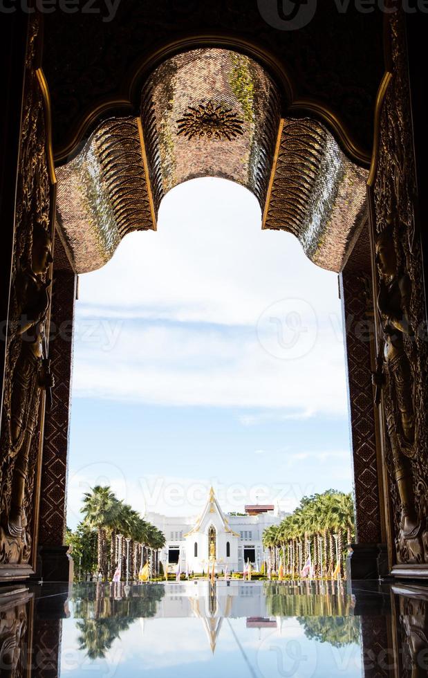 Eingang der buddhistischen Kirche. foto