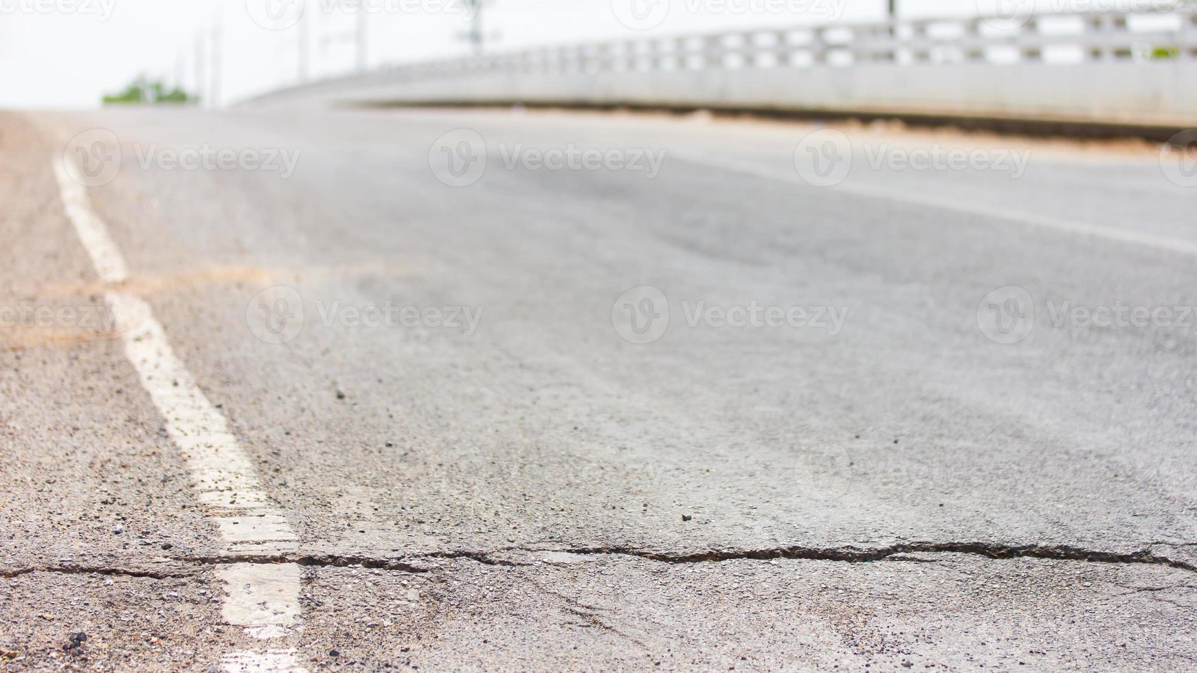 Asphaltbrücke bricht. foto