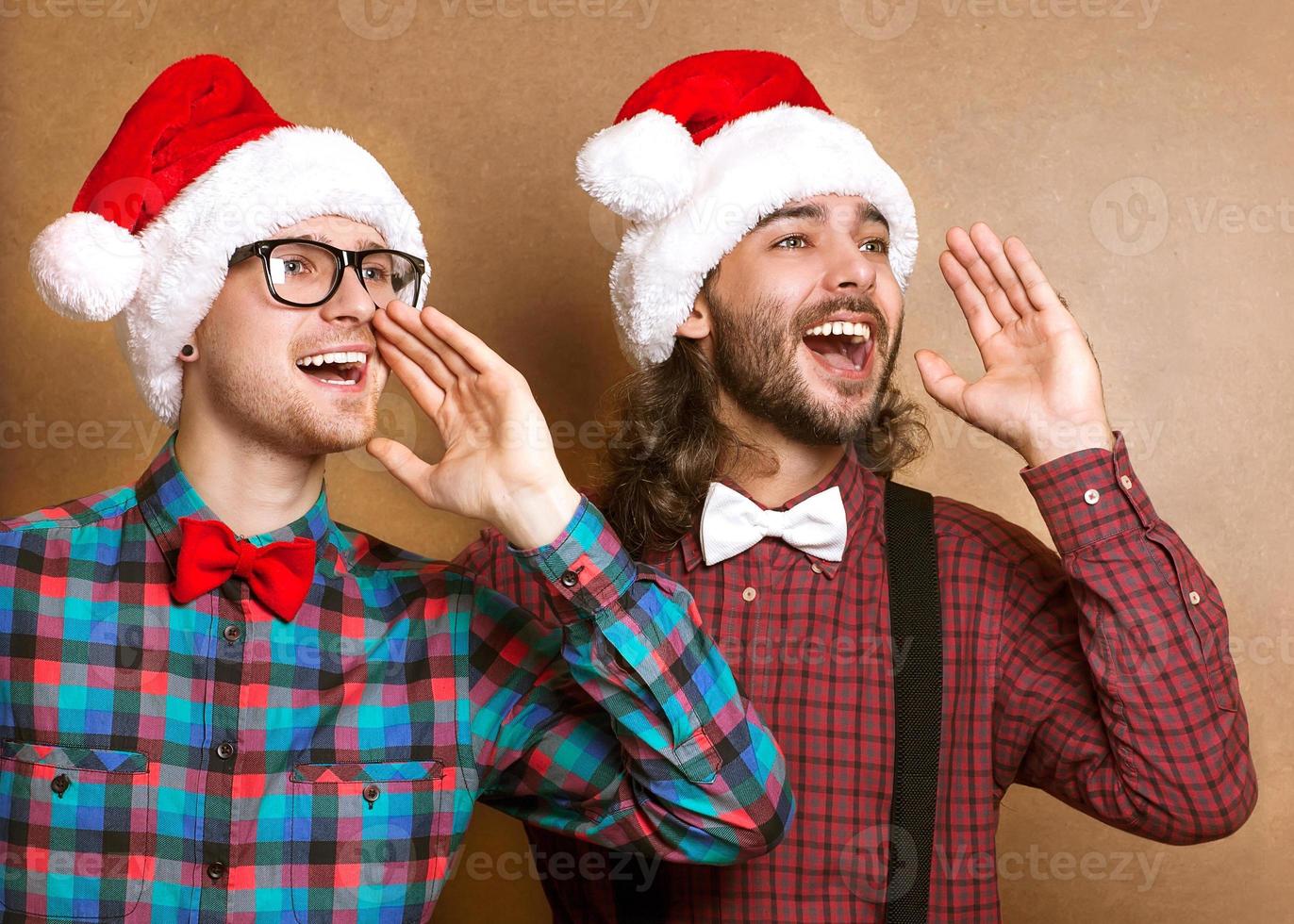 zwei emotionale Weihnachtsmänner foto