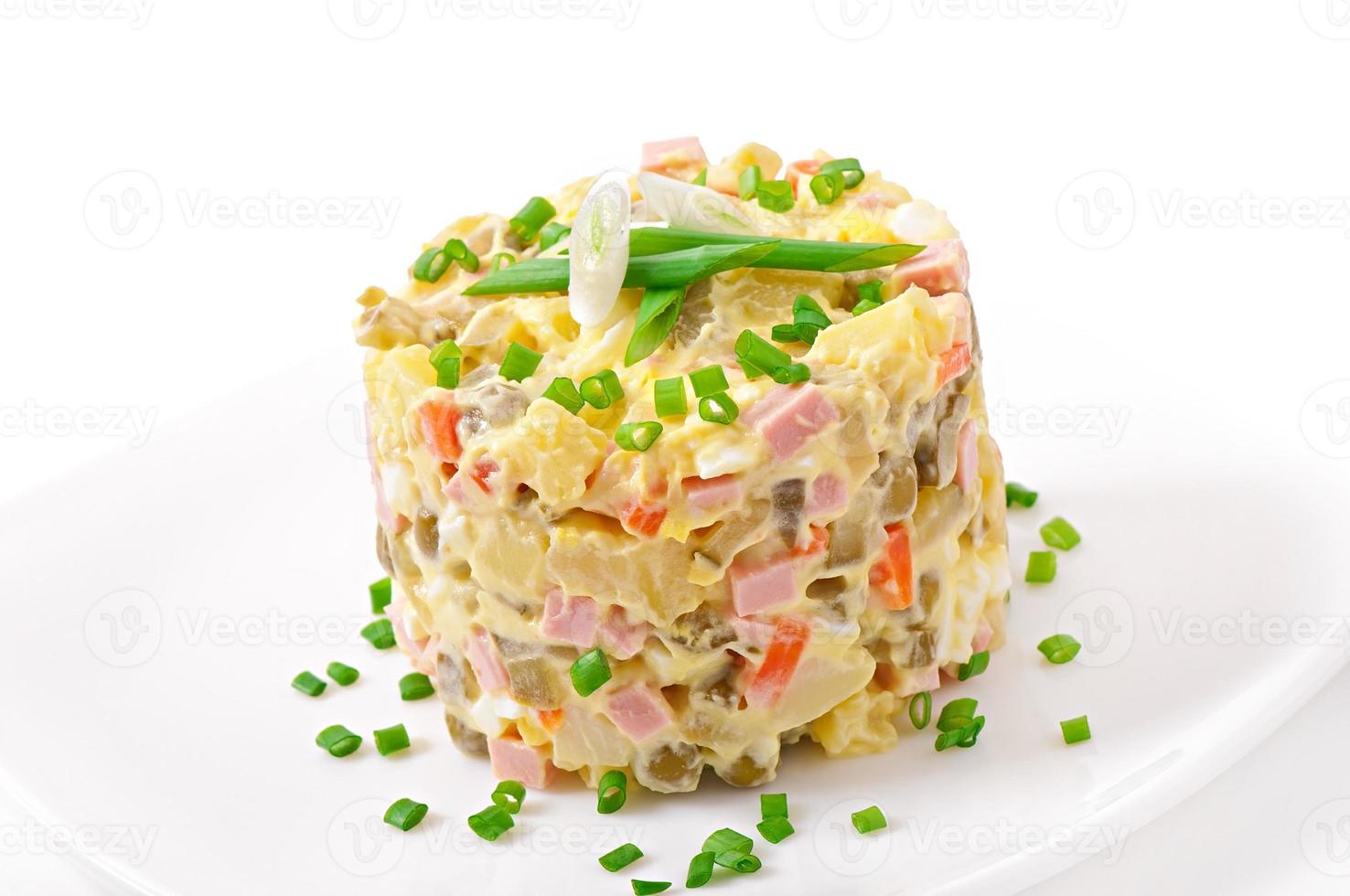 Salat Olivier - Russischer traditioneller Salat foto