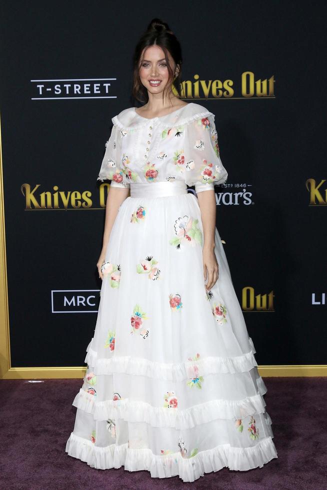 Los Angeles, 14. November - Ana de Armas bei der Knifes Out-Premiere im Village Theatre am 14. November 2019 in Westwood, ca foto