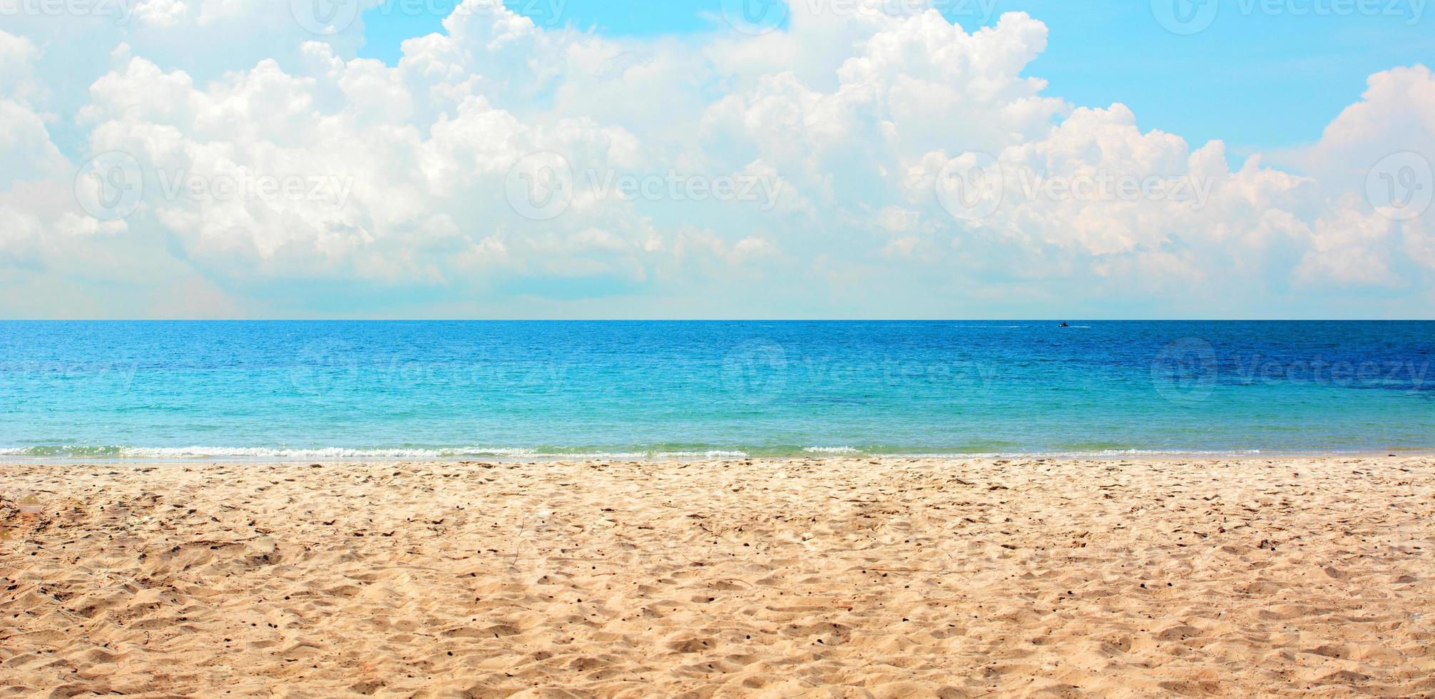 tropischer Strand und Meer foto