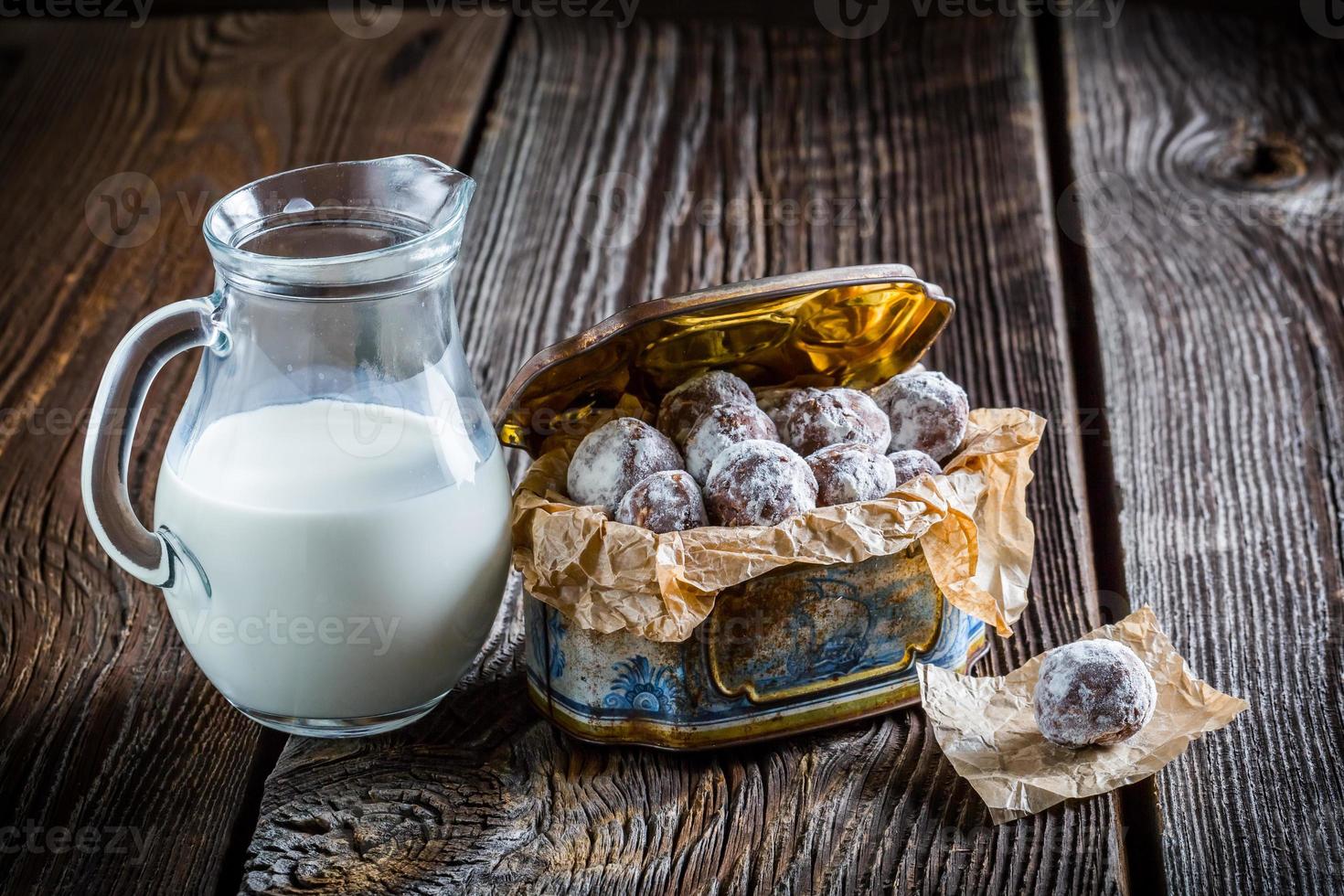 hausgemachte süße Kakaokugeln mit Milchpulver foto