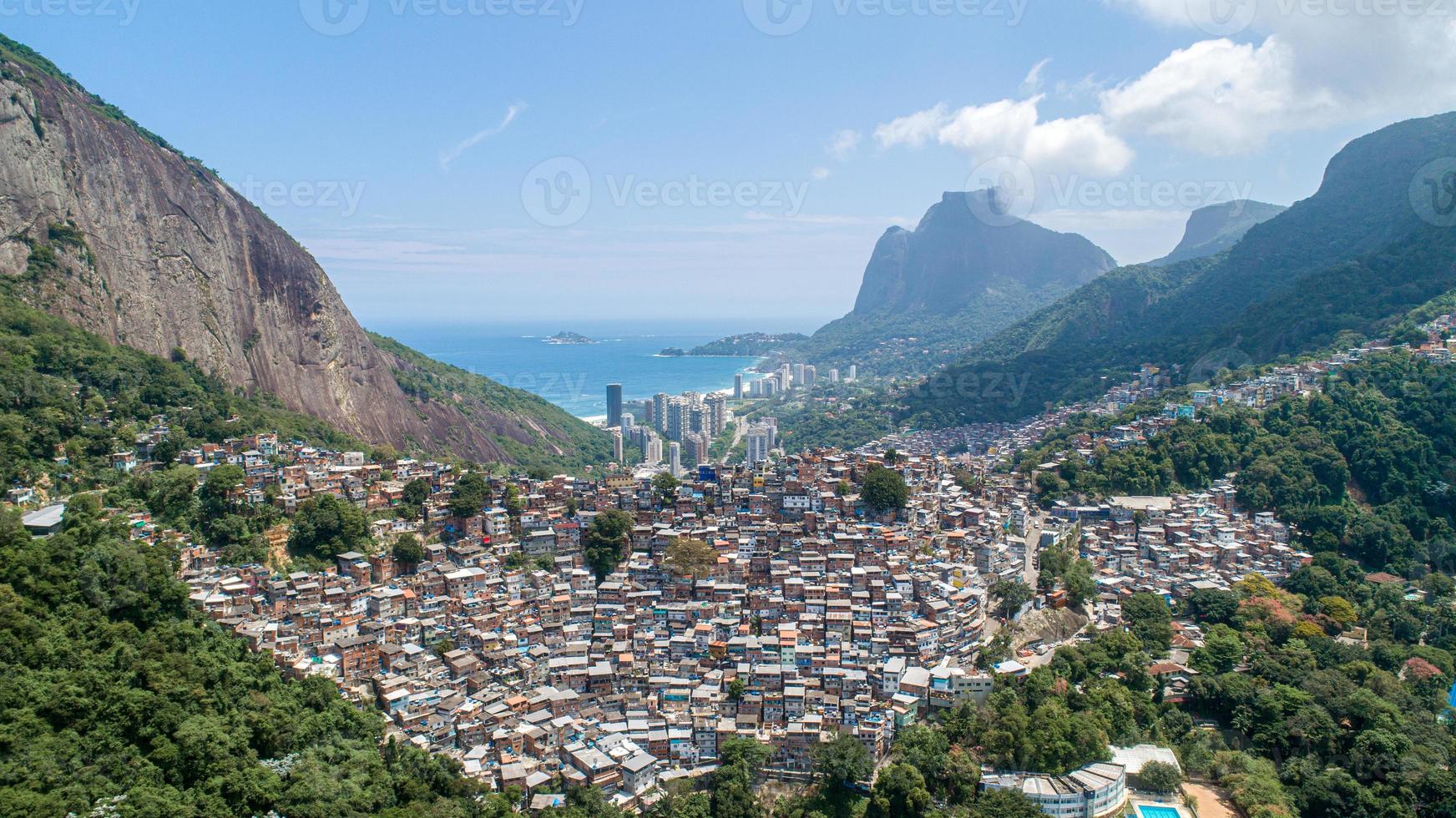 Luftaufnahme der Favela da Rocinha foto