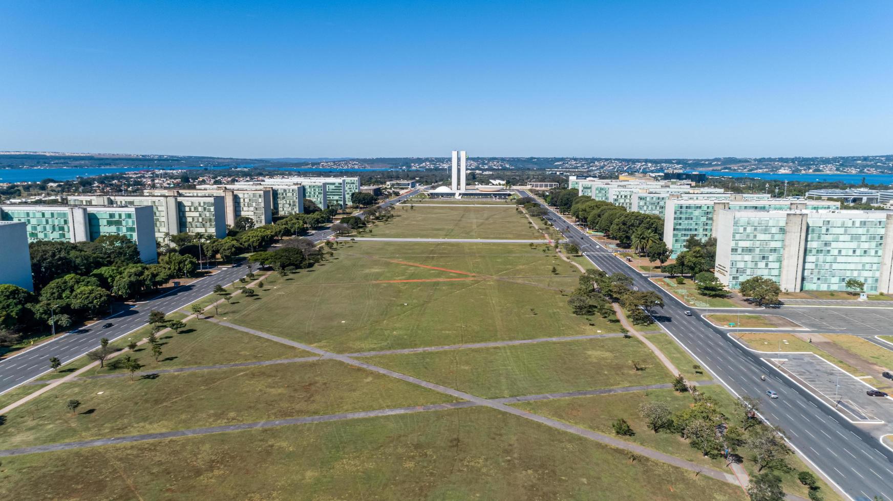 brasilien, mai 2019 - blick auf die gebäude der ministerien der brasilianischen bundesregierung foto