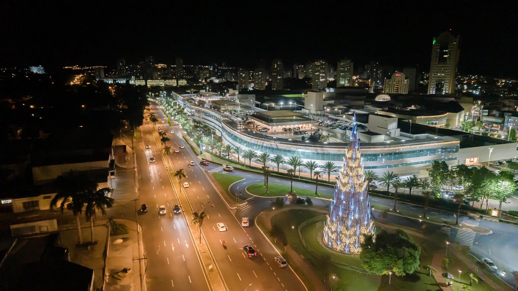 sao paulo, brasilien, sep 2019 - luftaufnahme bei nacht foto