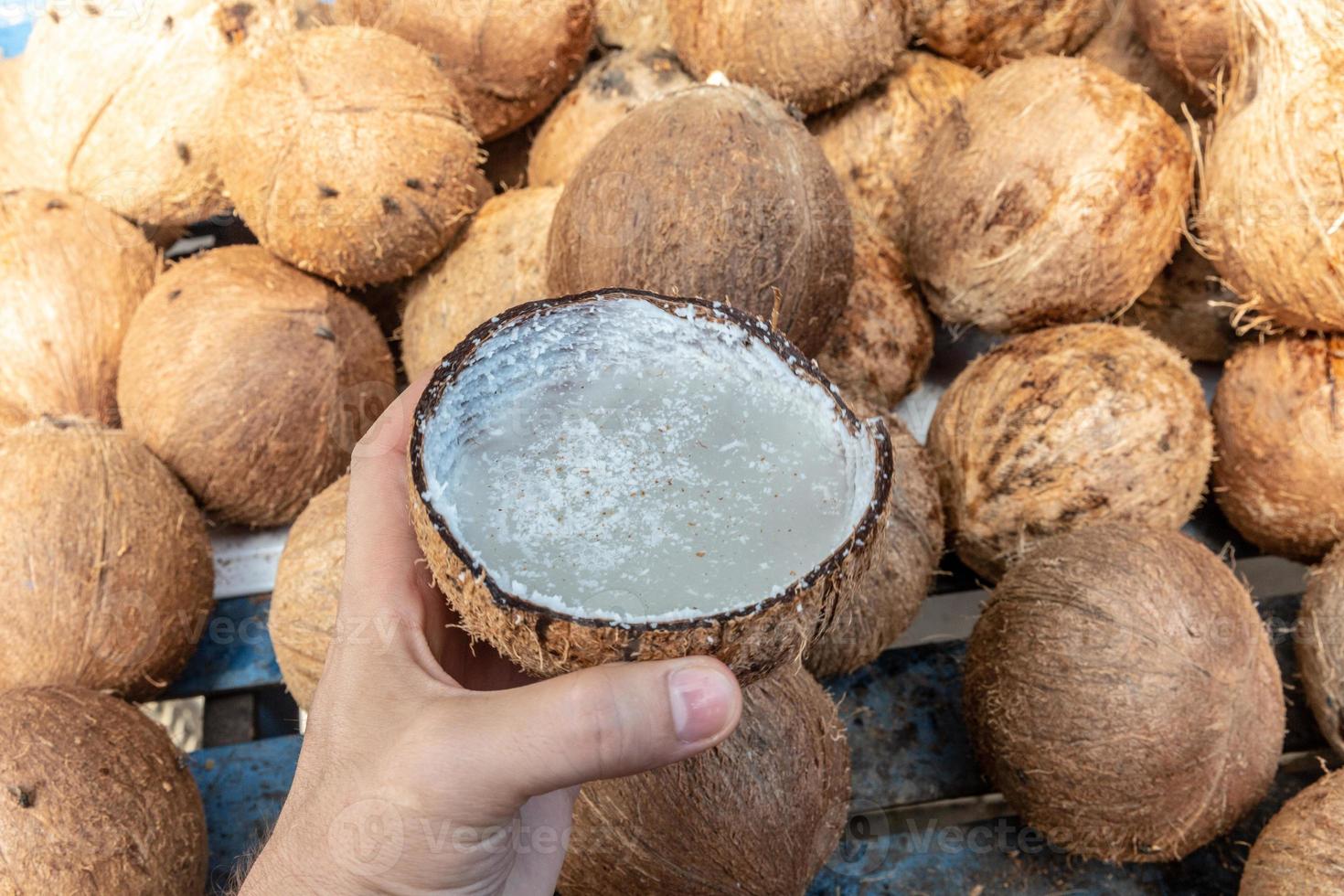 geöffnete Kokosnussschale foto