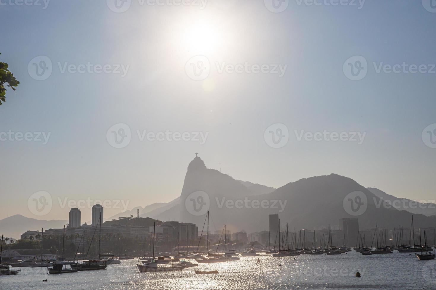 blick auf den zuckerhut, den corcovado und die bucht von guanabara, rio de janeiro, brasilien foto