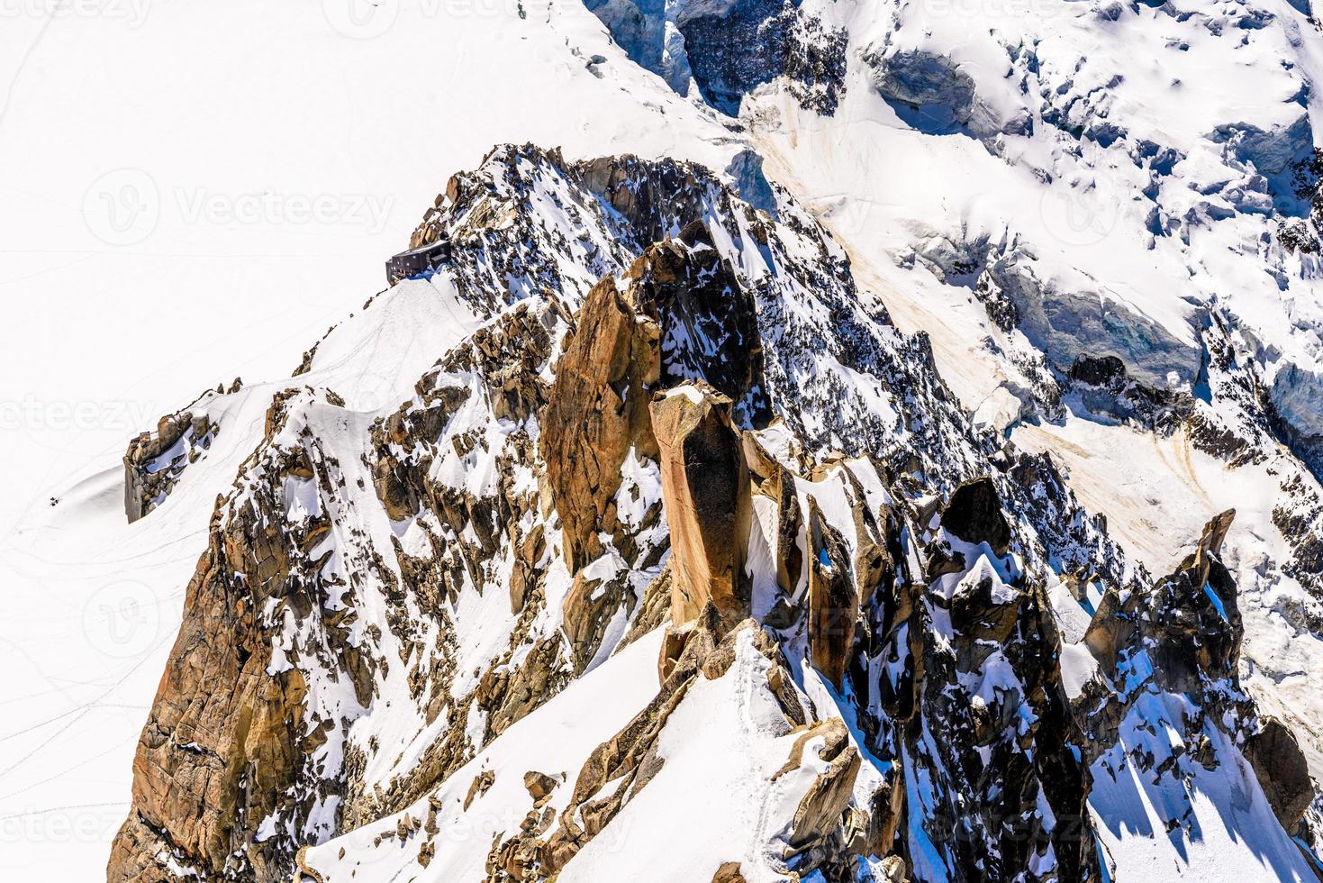 schneebedeckte berge chamonix, mont blanc, haute-savoie, alpen, frankreich foto