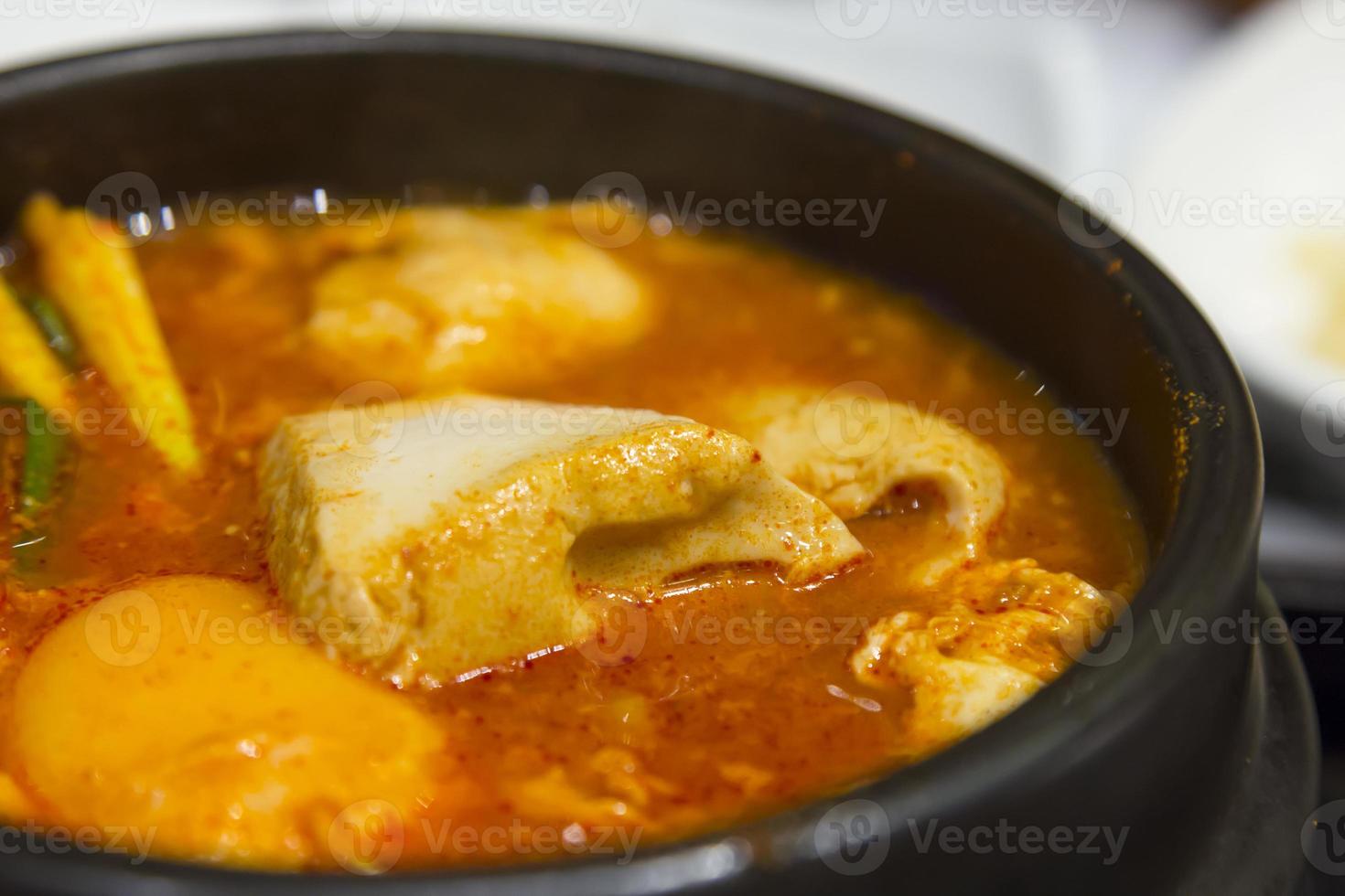 Nahaufnahme Kimchi Eintopf mit Tofu koreanische Küche foto