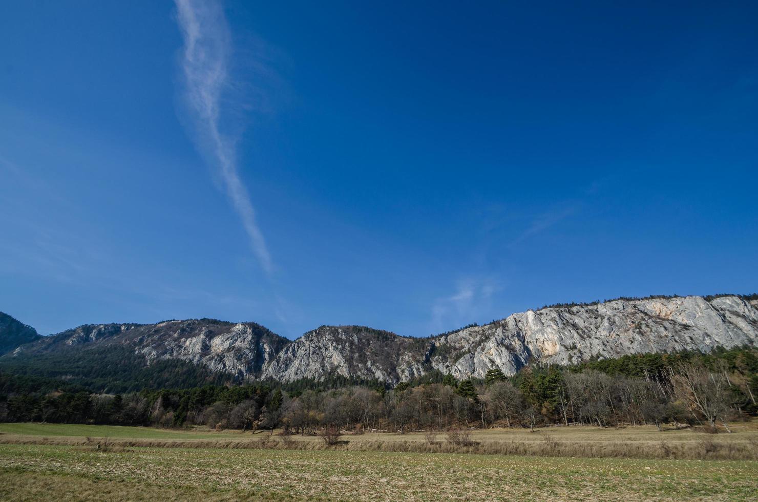 langer felsiger Berg foto