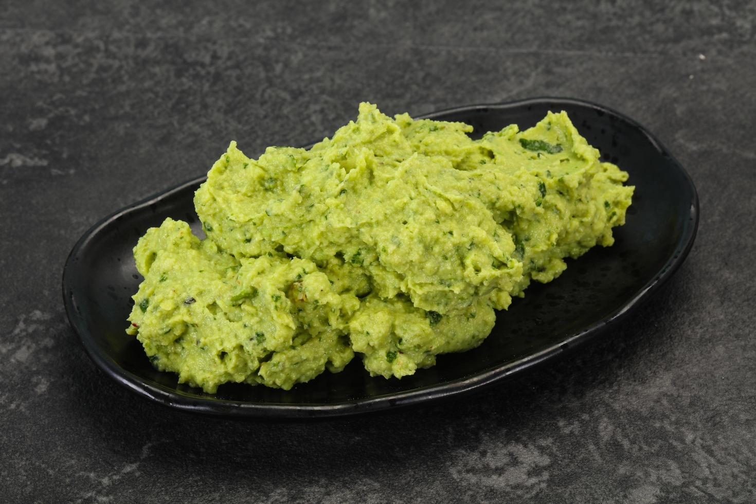 Avocado-Guacamole-Sauce mit Chilipfeffer foto