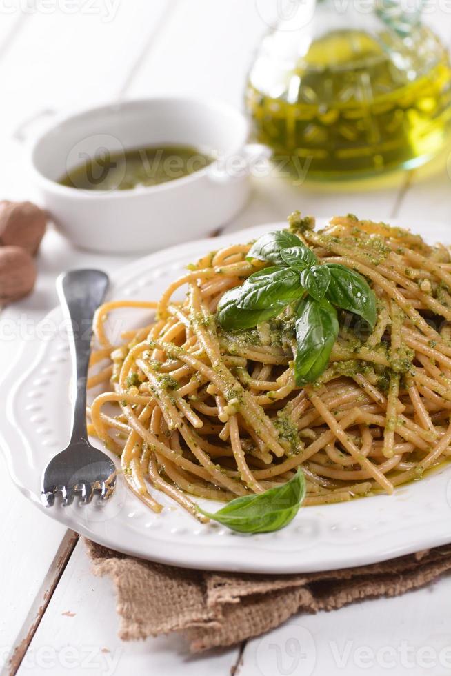 Spaghetti mit Walnusspesto foto