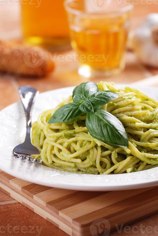 Spaghetti mit Pesto-Sauce foto