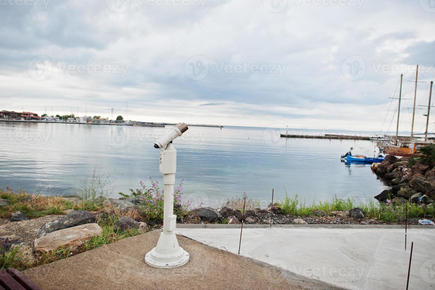 Fernglas am Strand der Stadt Nesebar, Bulgarien. foto