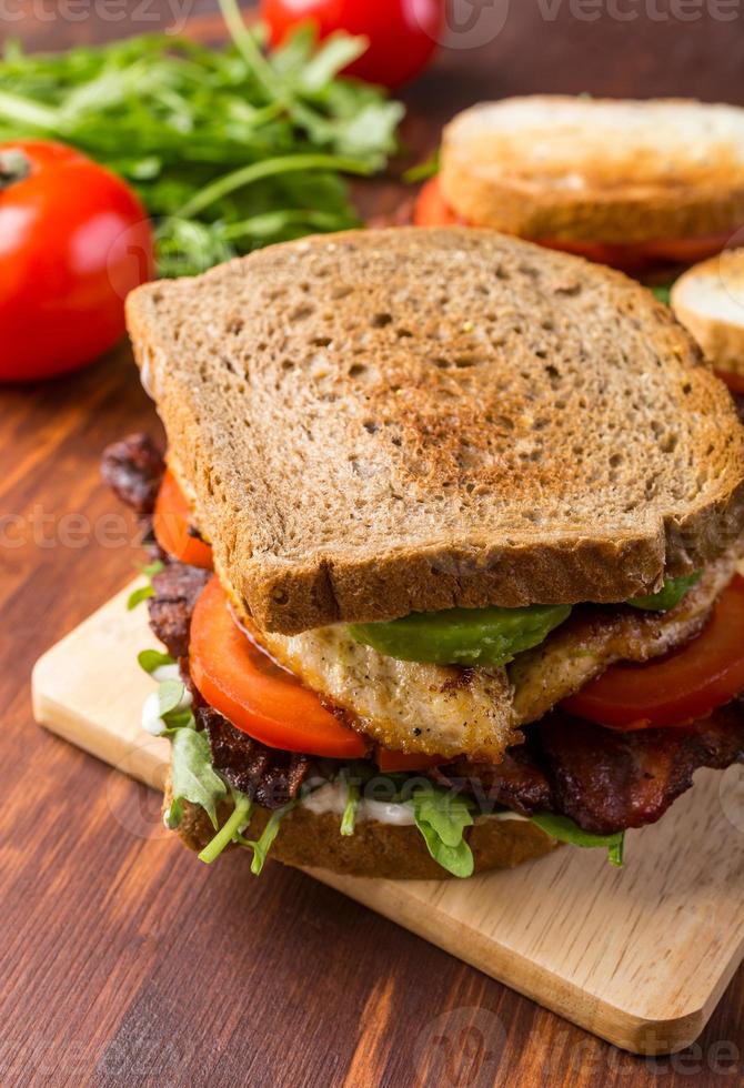 Speck-Salat-Tomaten-Sandwich foto