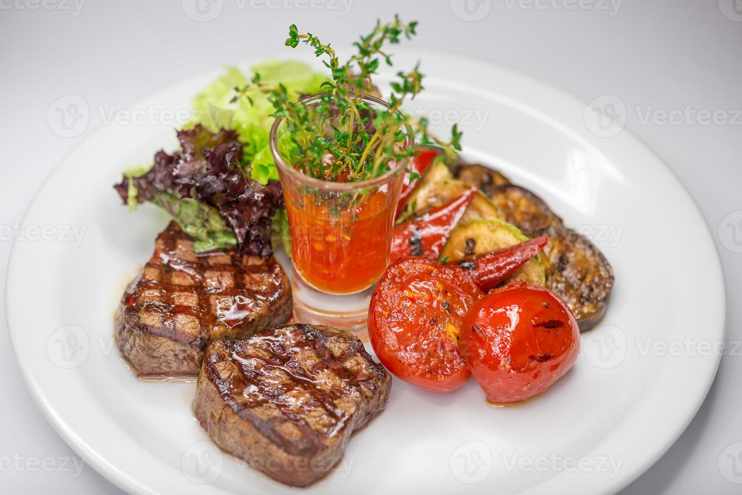 Steak und Gemüse foto