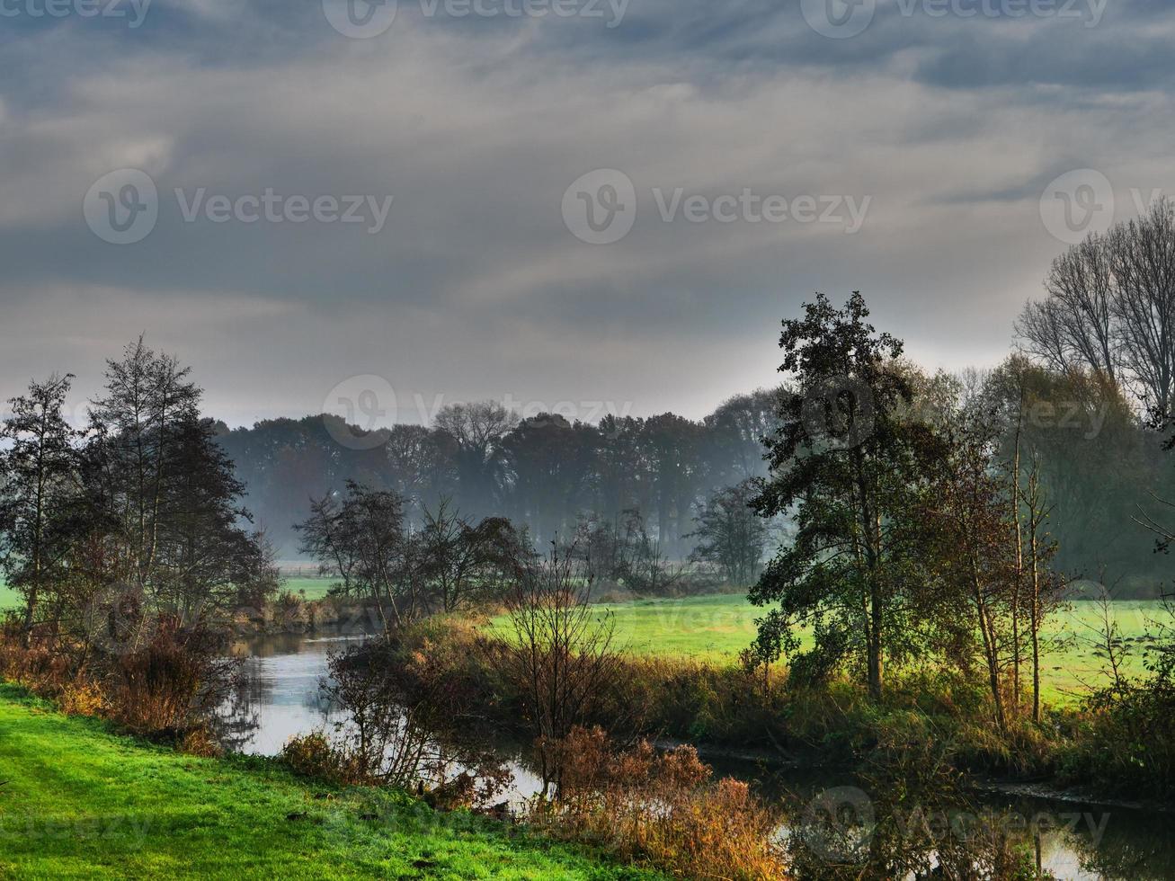 der kleine fluss aa bei borken foto