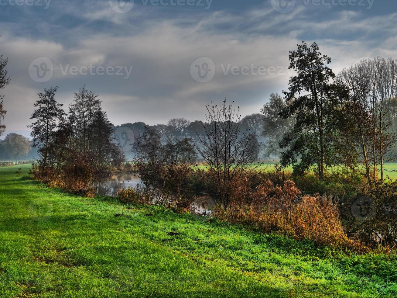 der kleine fluss aa bei borken foto