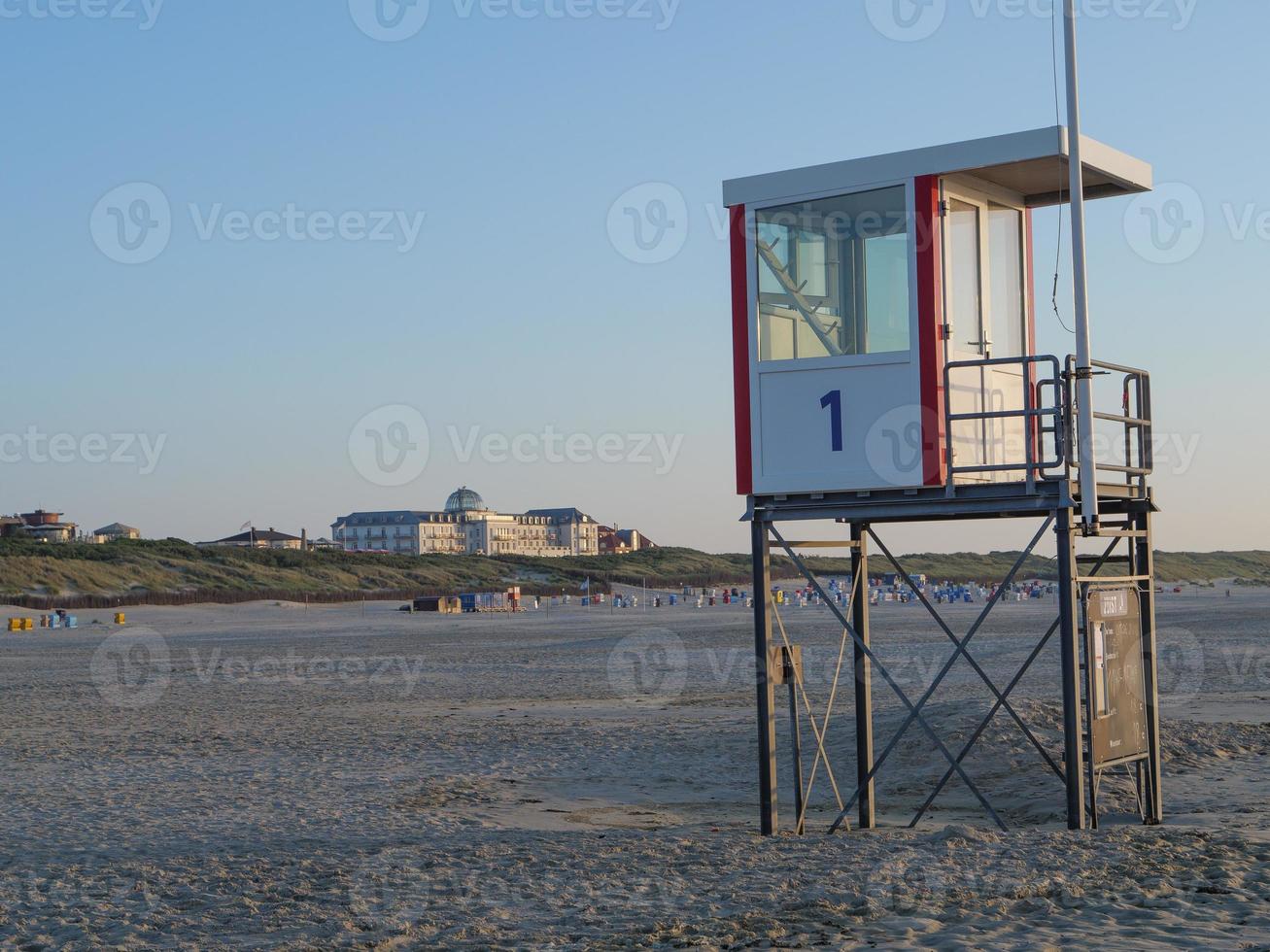 Sonnenuntergang am Strand der Insel Juist foto