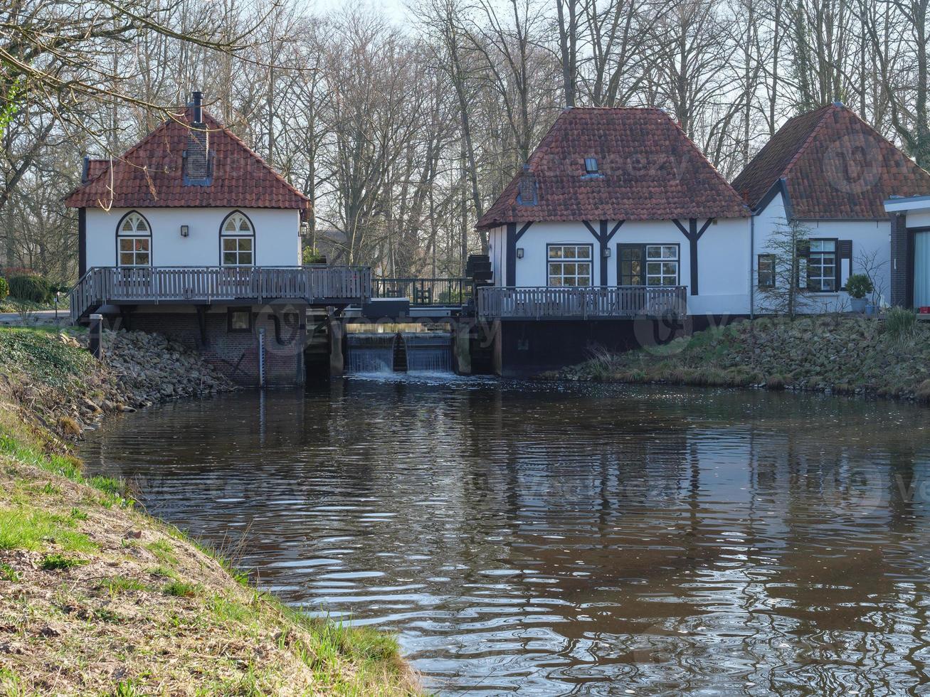 Wassermühle in der Nähe von Winterwijk in den Niederlanden foto