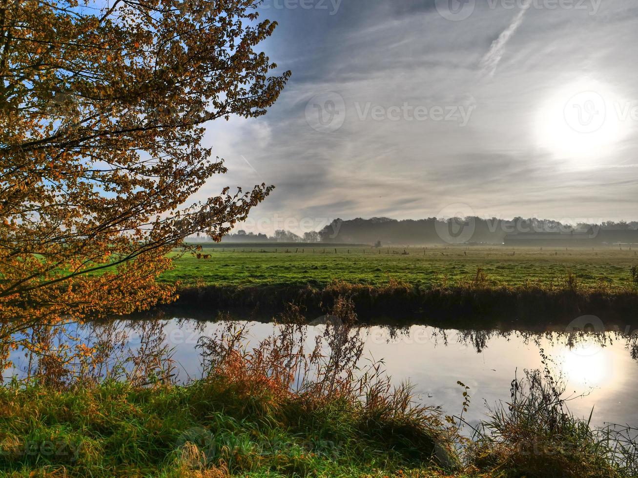 der kleine fluss aa bei borken foto