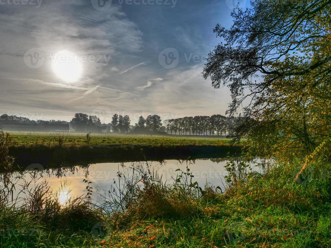 der kleine fluss aa bei borken foto