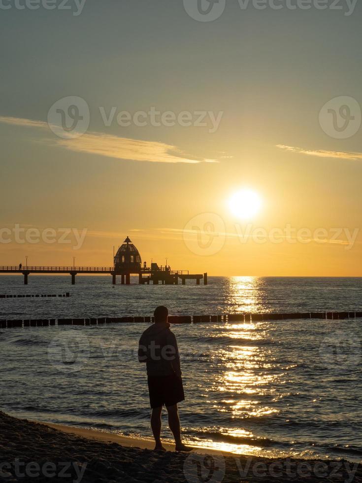 Sonnenuntergang am Strand von Ofzingst foto