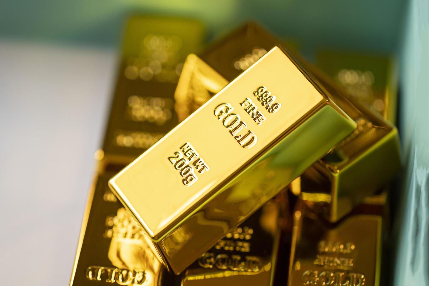 goldbarren in box, stapel von goldbarren finanzwirtschaftskonzepte, reichtum und reserveerfolg in wirtschaft und finanzen foto