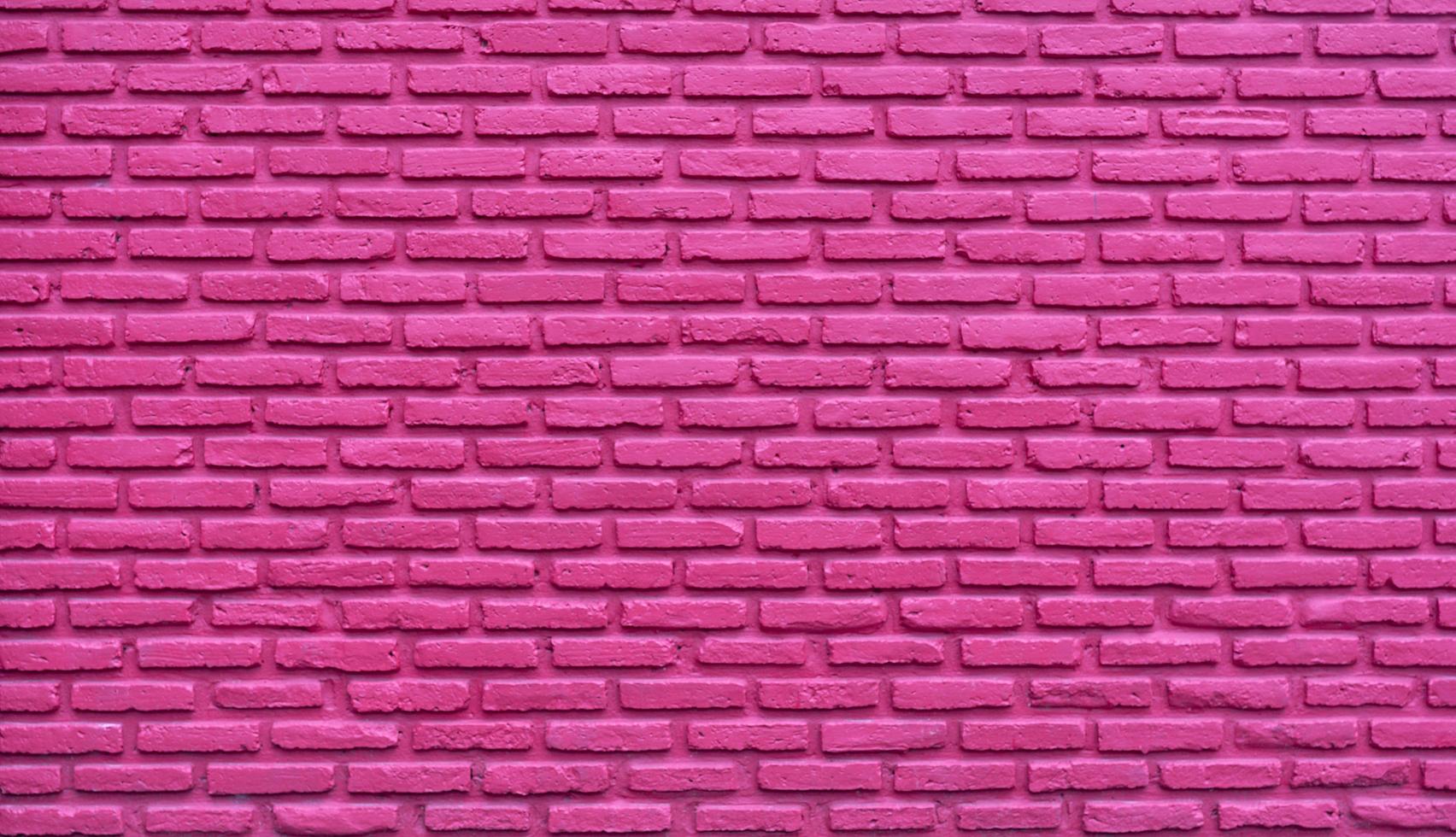 abstrakter hintergrund der rosa backsteinmauer. rosa raue mauerstruktur. hintergrund für liebe und valentinstag. ziegelwandtapete mit kopierraum. innen- oder außenarchitekturdesign für dame. foto