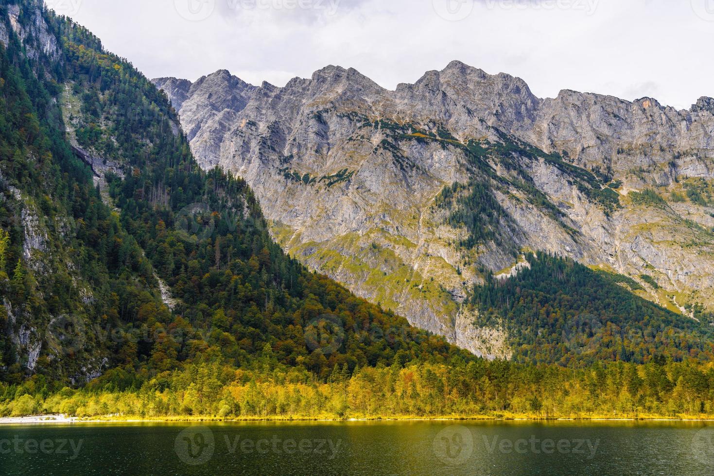 königssee mit alpen, königssee, nationalpark berchtesgaden, bayern, deutschland foto