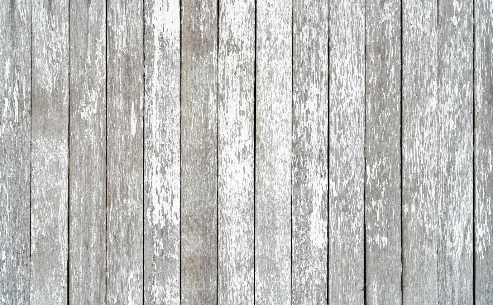 grauer und weißer alter hölzerner Plankenbeschaffenheitshintergrund. Draufsicht auf verwitterten Holztisch. Vintage Holz abstrakter Hintergrund für traurig, Tod, hoffnungslos. Grunge Holzboden raue Oberfläche. graues Holzbrett. foto