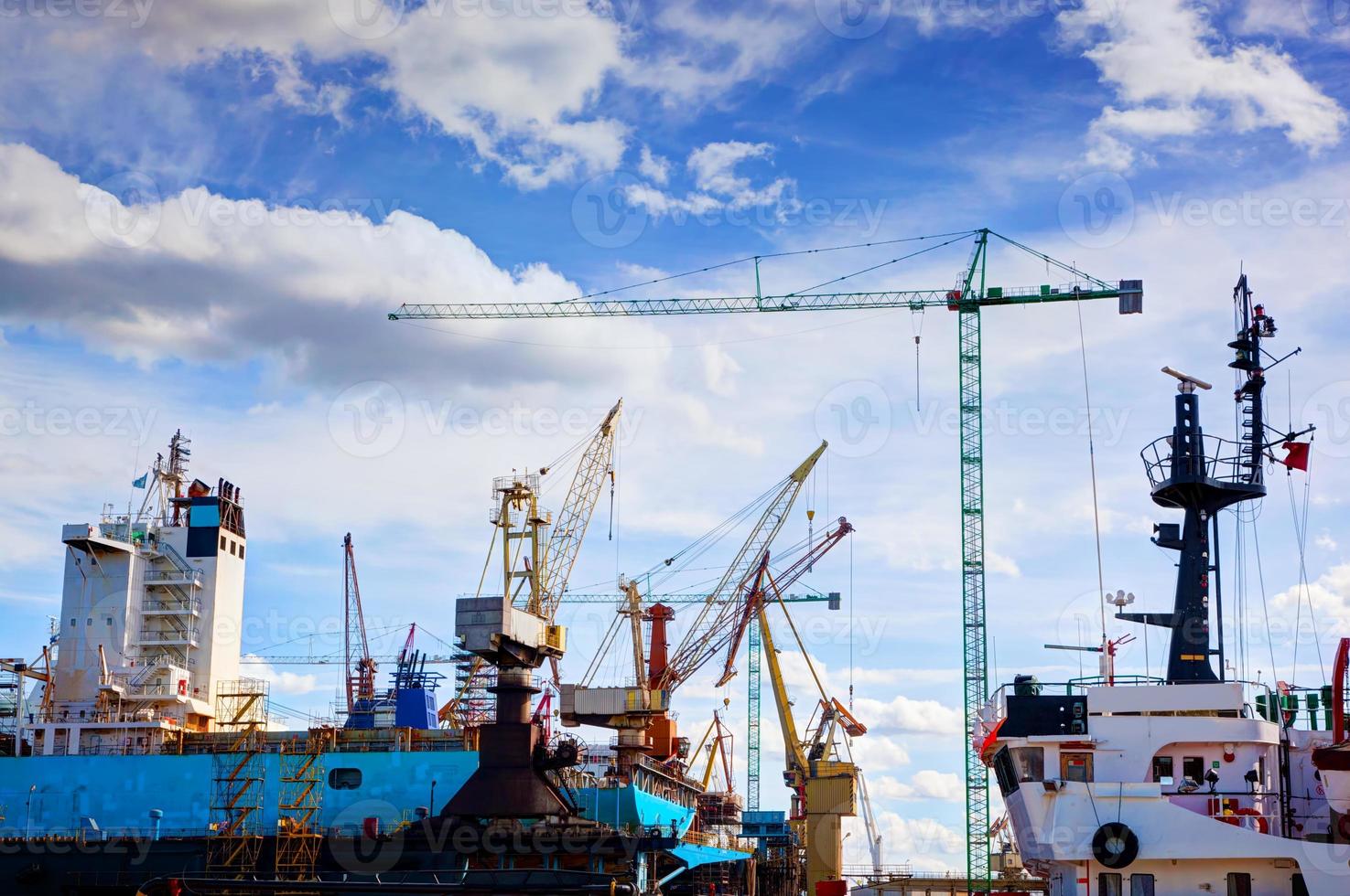 Werft. Schiff im Bau, Reparatur. Industrie, Verkehr. foto