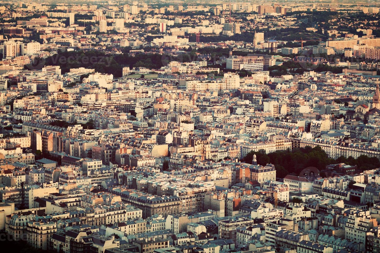 paris, frankreich blick von oben auf ein wohnviertel foto