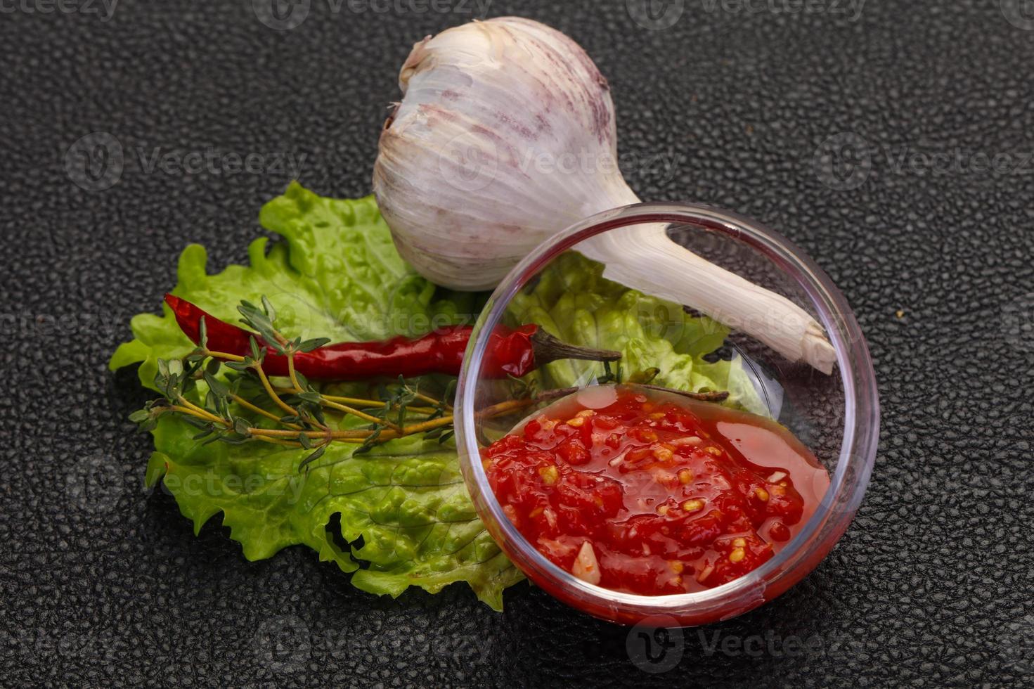 scharfe Tomaten-Knoblauch-Sauce foto