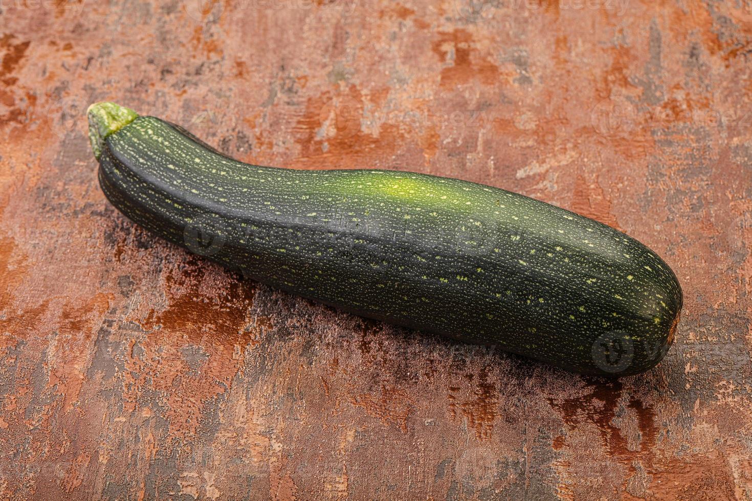 leckere junge organische natürliche Zucchini foto