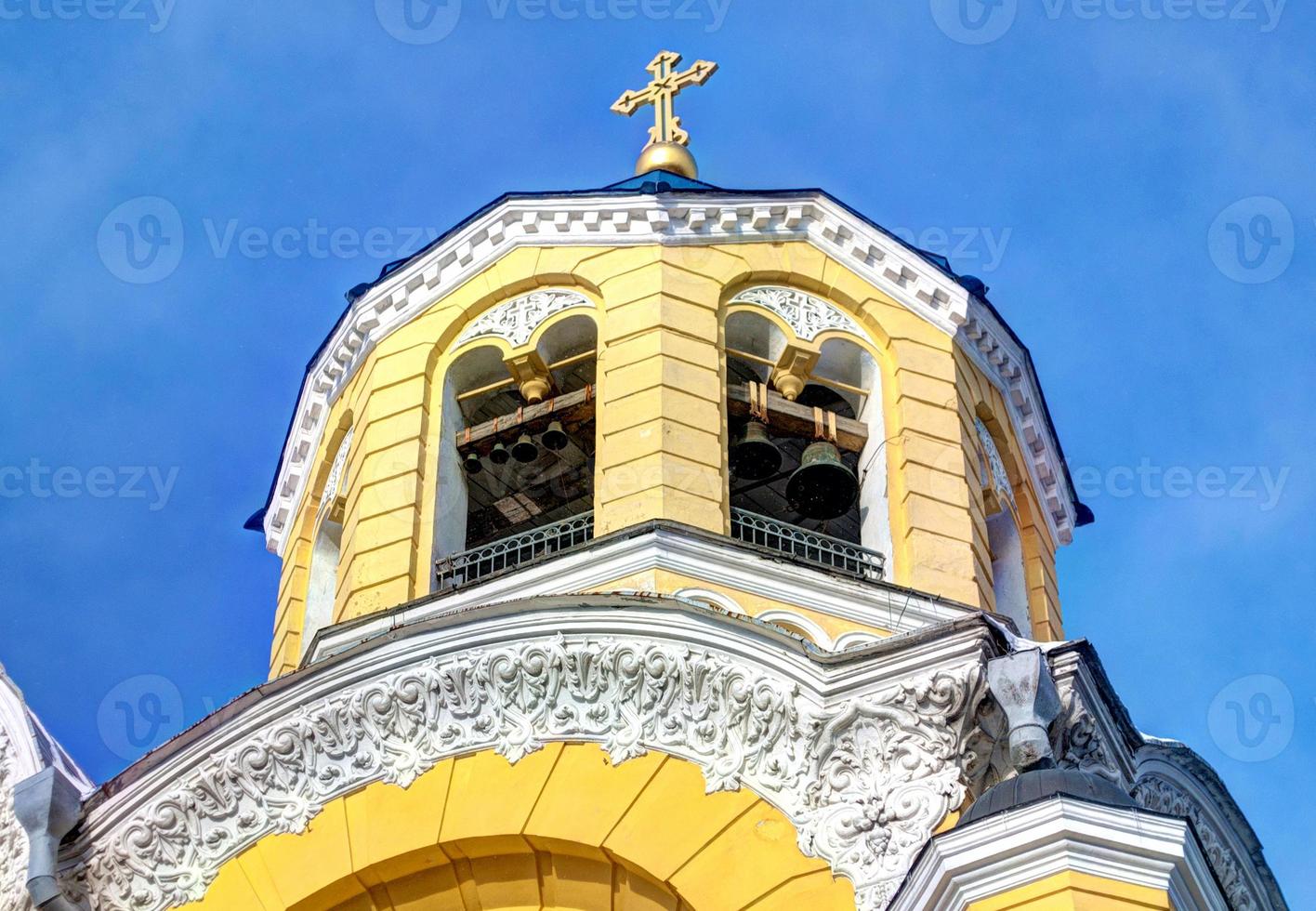Kuppel der Kirche mit Glocken foto