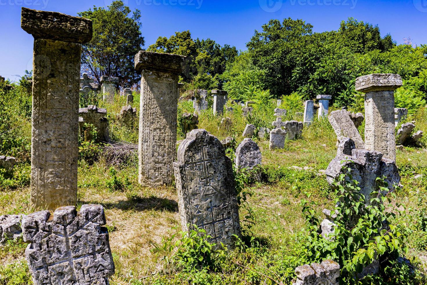 Alter Rajac-Friedhof in der Nähe des Dorfes Rajac in Serbien foto