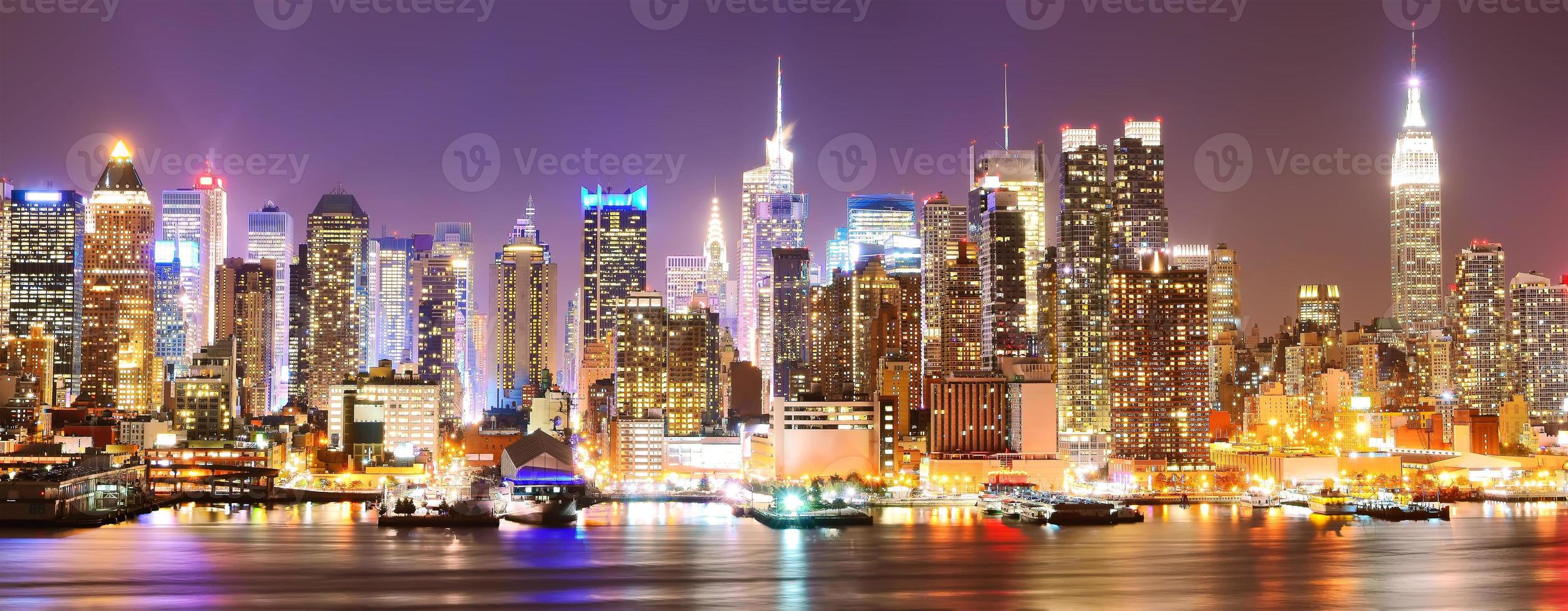 Manhattan Skyline in der Nacht foto