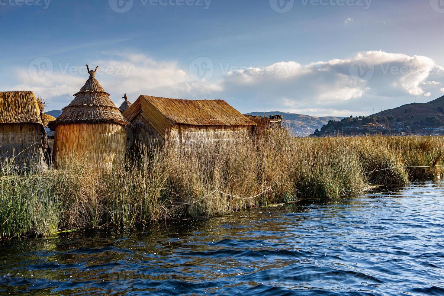 der Titicacasee ist der größte See Südamerikas und der höchstgelegene schiffbare See der Welt. foto