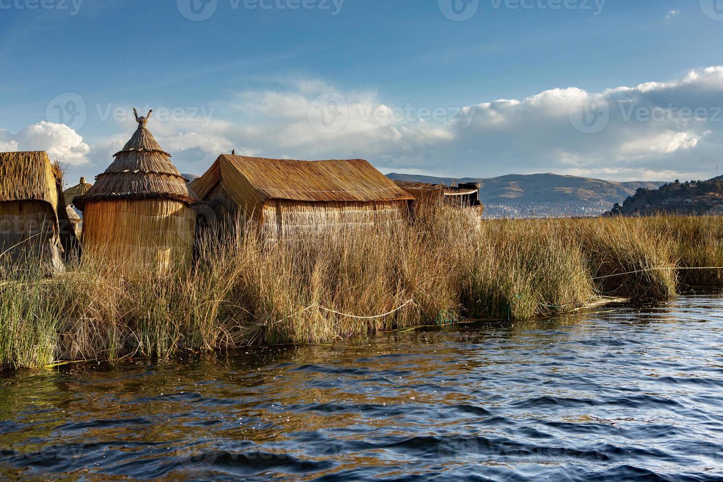 der Titicacasee ist der größte See Südamerikas und der höchstgelegene schiffbare See der Welt. foto