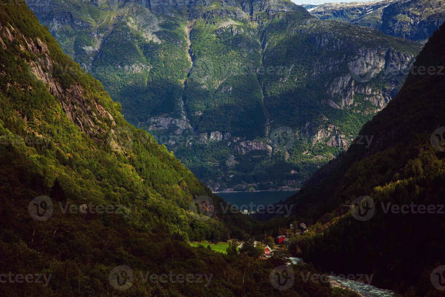 Bunte Bergszenen in Norwegen. schöne Landschaft von Norwegen, Skandinavien. Norwegen Berglandschaft. Natur im Sommer. foto