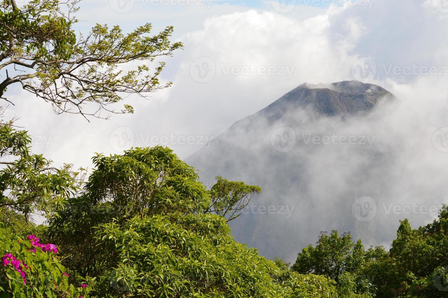 der Gipfel des aktiven Izalco-Vulkans in El Salvador foto