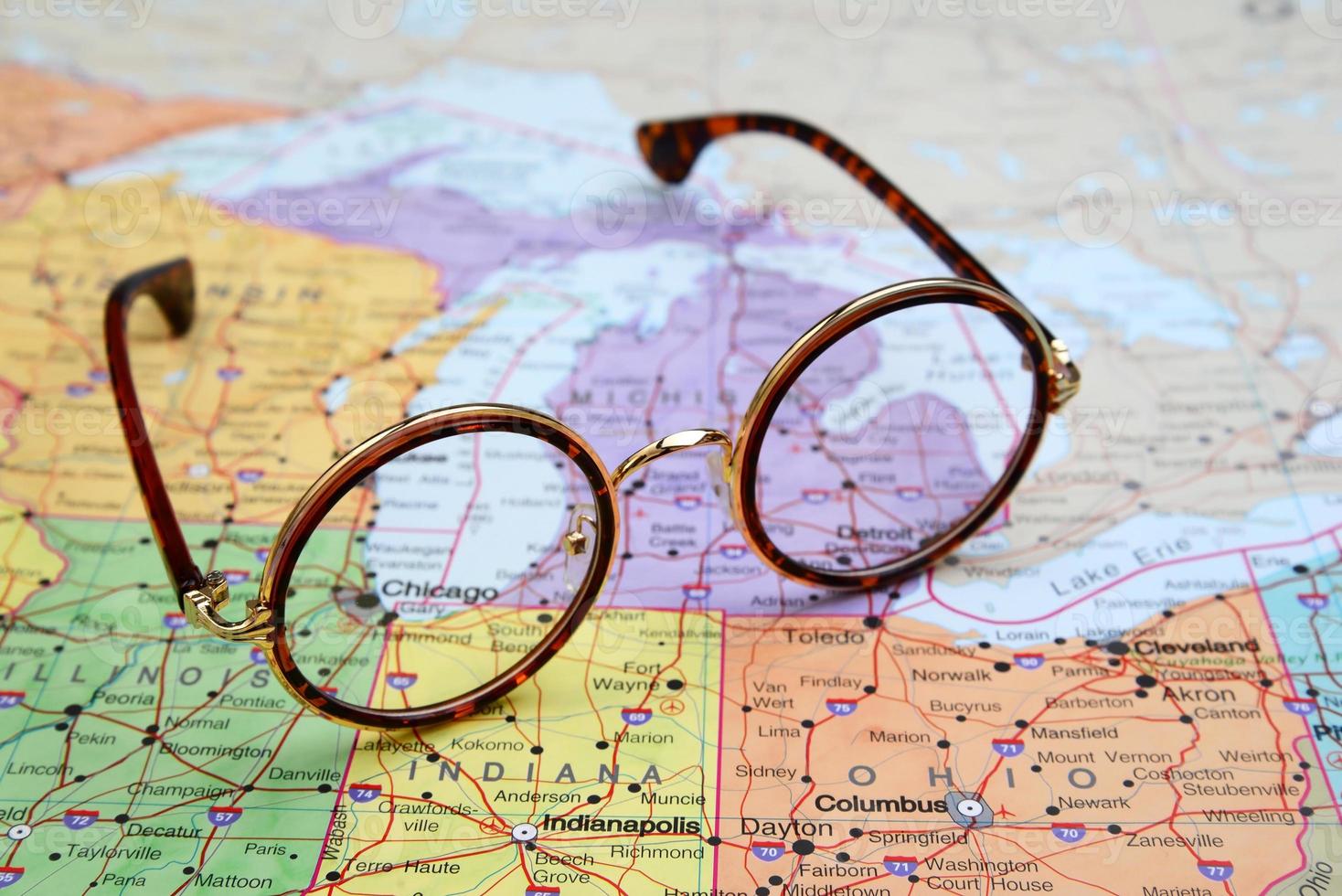 Brille auf einer Karte von USA - Chicago foto
