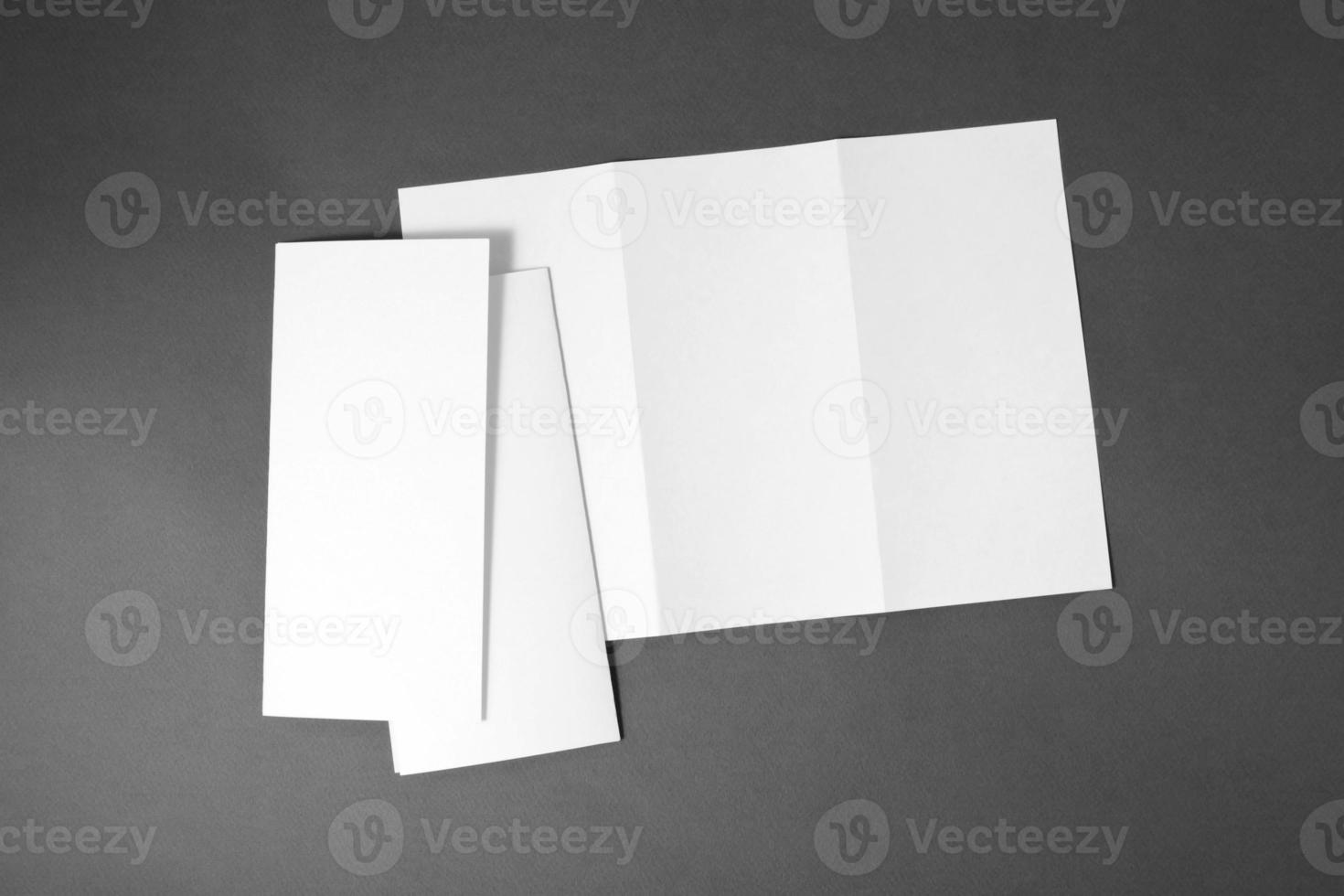 leerer weißer Faltpapier-Flyer foto