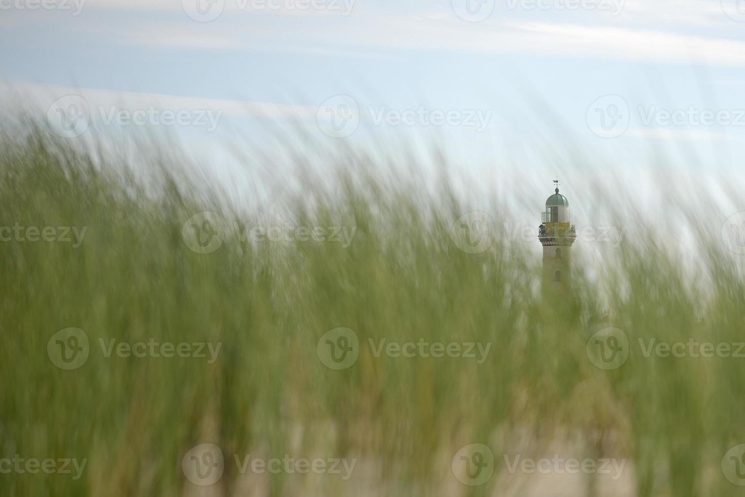 Strand mit Leuchtturm foto