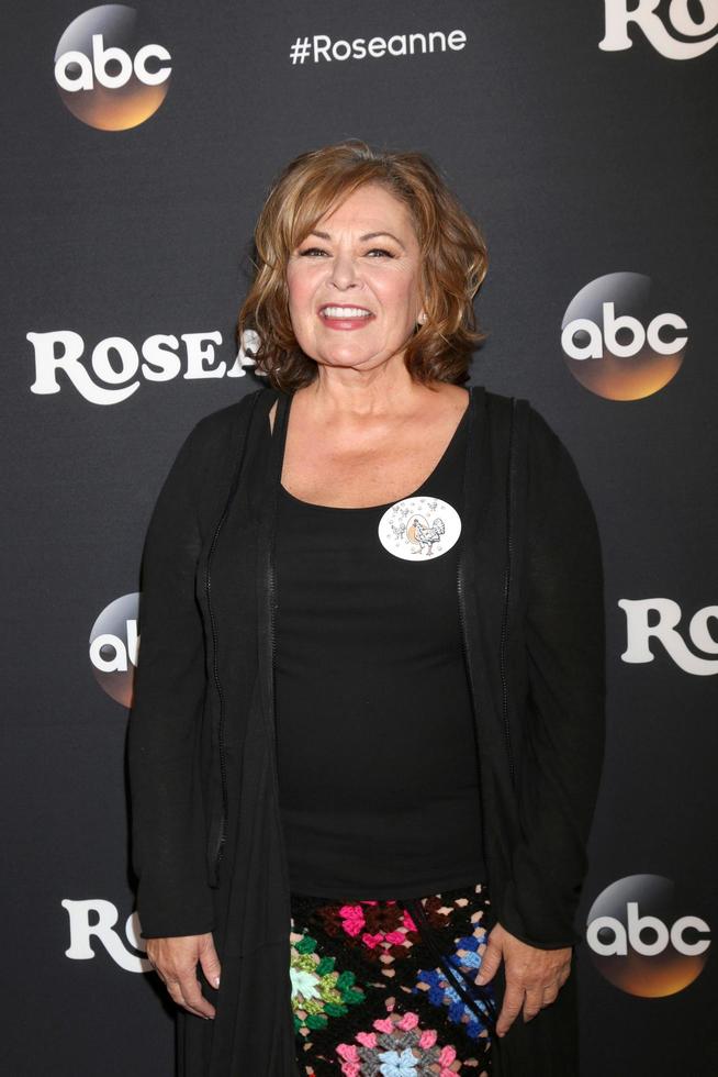 los angeles 23. märz - roseanne barr bei der roseanne-premiere in den walt disney studios am 23. märz 2018 in burbank, ca foto