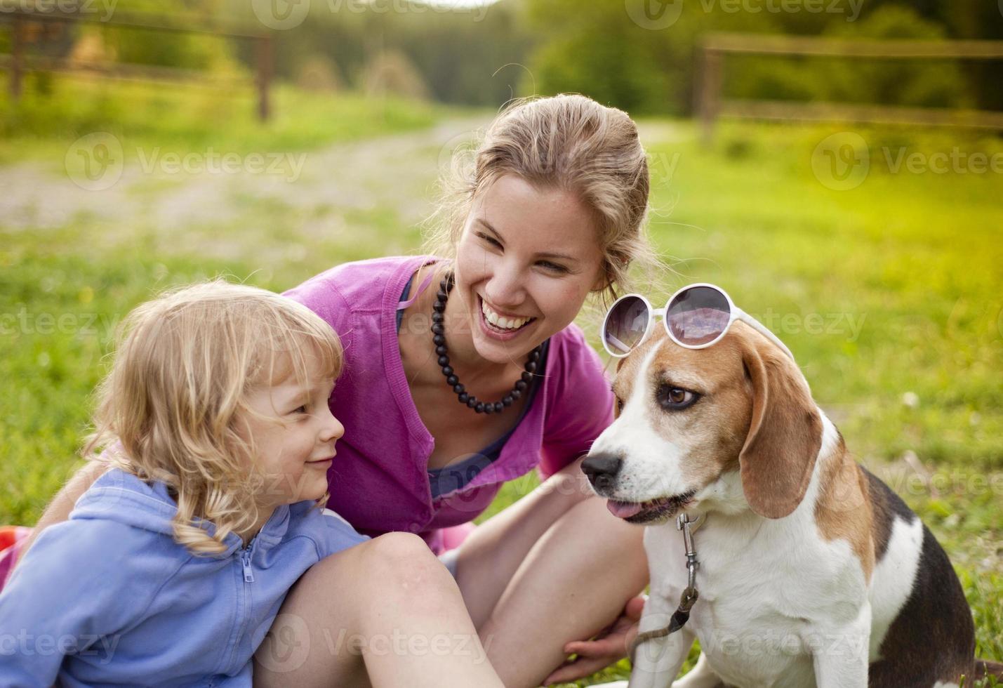 Familie mit Hund foto