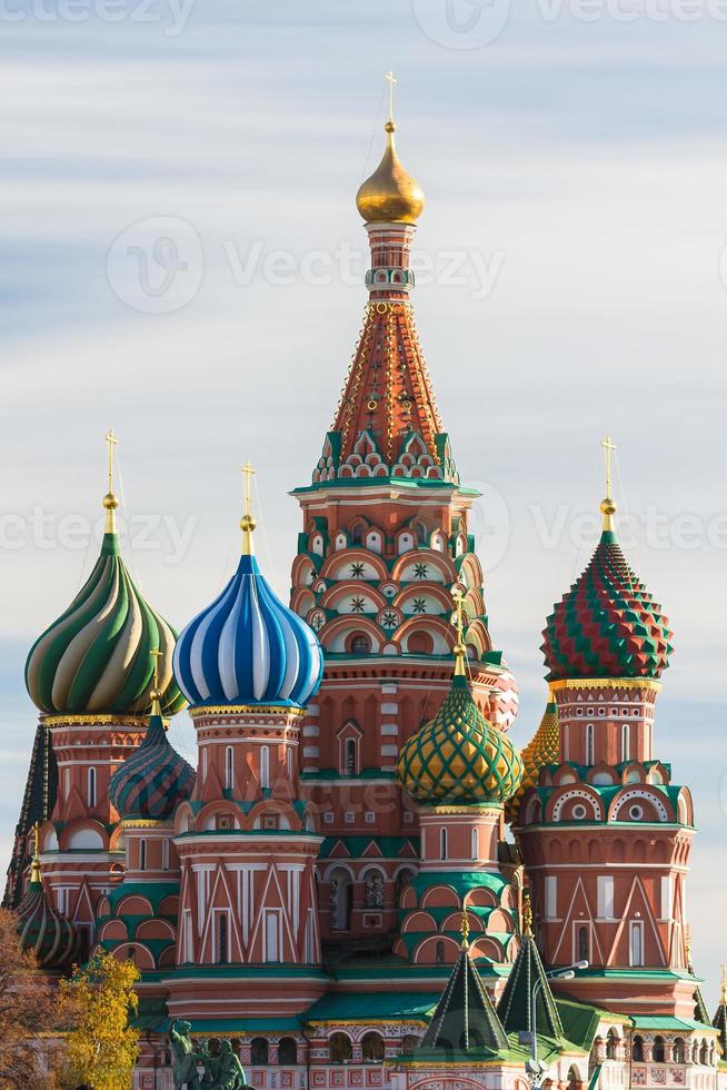 st. Basilikum Kathedrale in Moskau an einem sonnigen Tag foto